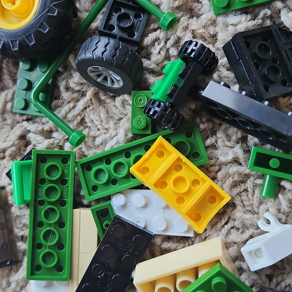 Small building pieces by mega blocks toy - Picture 3 of 7